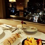 ディナーのニューヨークグリルのものも運んでくれました♡