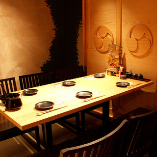 テーブル半個室