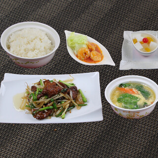 平日限定 ニラレバ 海老ﾁﾘ ご飯 スープにデザート付きランチ Aセット 梅蘭 キュービックプラザ新横浜店 新横浜 中華麺 その他 食べログ