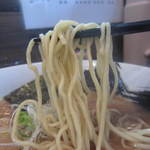 麺屋彩々 - 麺持ち上げ～