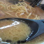 麺屋彩々 - スープはこんな感じ。