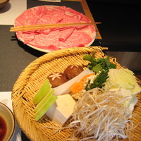 しゃぶしゃぶ・日本料理 木曽路 新橋店 - 和牛霜降肉と野菜