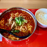 かるびラーメン 小田原 - カルビラーメンとサービスのライス（中）