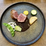 VANNO - 仔羊ランプ肉のロースト、マルサラ酒のソース