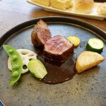 VANNO - 仔羊ランプ肉のロースト、マルサラ酒のソース