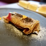 VANNO - 栗・柿・マスカルポーネチーズのクレープ、ベリーソース