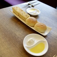 VANNO - 自家製パン2種