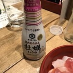 陽日の郷あづま館  - この醤油を掛けて。