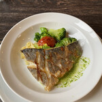 ビストロヨシダ - スズキのポアレ