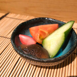 すし匠 - 野菜のピクルス(椎茸とトマトときゅうりとラディッシュ)