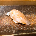 すし匠 - 藁で燻したさわらのにぎり