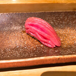 すし匠 - 大間本鮪の背トロのにぎり