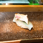 すし匠 - 肝とカワハギのにぎり