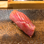 すし匠 - 大間本鮪中トロのにぎり