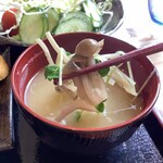 森のハンバーグ工房 ゆみさんち - 【日替りランチ 600円(税込)】しめじと三つ葉の味噌汁