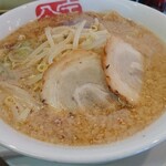 宝介 - 細かい背脂が浮いてますね