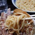 中華そば べんてん - 辛味をまぶして、メンマと一緒に！