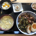 慶太郎餃子酒場 - 魯肉飯の定食