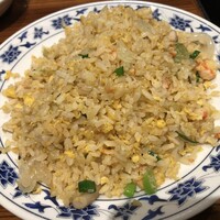 横浜中華街 重慶飯店 本館 - 追加でオーダーしたチャーハン。さすがの炒めの技術です。