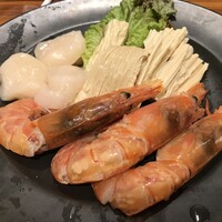横浜中華街 重慶飯店 本館 - 火鍋に入れる海鮮具材も、鮮度が非常に良好です。