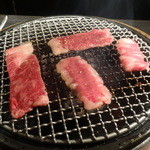 田中商店 - お肉を焼いて・・・