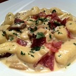 イタリア料理 スペランツァ - ジャガイモのニョッキ　イタリア産サラミとポルチーニ茸のクリームソース