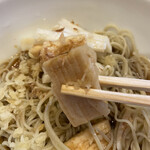 ひろしま 蕎麦人 - 油揚げが凍って繋がってます。