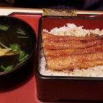 魚仲 - 鰻重のハーフ、妻はこれで十分だそうです。