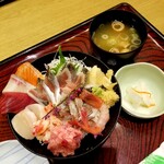 和食レストランとんでん - 旨いわしの海鮮ちらし丼 1490円