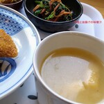 どっこい食堂 - 大根と油揚げの味噌汁とほうれん草の胡麻和え