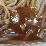 らーめん つる味 - 豚骨醤油スープは濃厚カラメで美味しい！