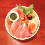 カフェ ド ラモ - 生ハムとバジルのイタリアン汁なし麺