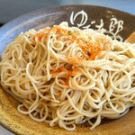 ゆで太郎 - きょうは山葵ではなく七味唐辛子にしました。しかもお蕎麦に直(じか)がけしてみました。信州ではみんなそうやってるってテレビでやってました。(笑)ゆで太郎さんの七味唐辛子ってこんなに風味が強かった？美味！