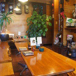 いちょうの木 - ハワイアン調の店内。