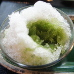はぶたえ - 氷の奥に抹茶蜜が。甘みはついていません。
