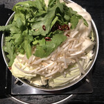 Hakata Motsu Nabe Maru - もつ鍋しお