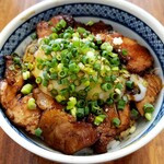 中華そば 鶴亀 - チャーシュー温卵丼