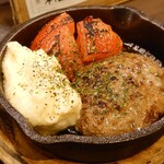 飲んべぇ食堂 らくだ屋 - 焼きトマトハンバーグ