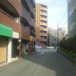 サコ ローズ - 「アラマサ」さんの《左隣》。