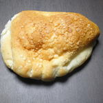モンマルシェ - クリームパン　105円