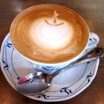 Cafe Le Petit Ni Trois - カフェ・ラテ(信州りんごのアート)！