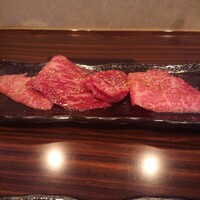 和牛焼肉KIM - さっぱりとした赤身肉、とろけるお肉