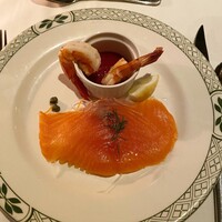 ロウリーズ・ザ・プライムリブ 恵比寿ガーデンプレイス店 - スモークサーモン＆シュリンプカクテル