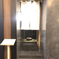 すし昇 - 入り口　ドキドキしました