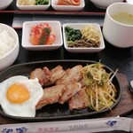 金豚亭 - サムギョプサル定食