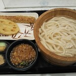丸亀製麺 - 釜揚げうどん　ちくわ天、レンコンの天ぷら