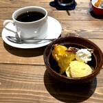 Living cafe - セットのコーヒー＆りんごのバスクチーズケーキ