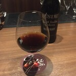 バー ゴヤ - シェリー酒。甘みも香りもコクも、ずっっっしり！重ーいけど本当においしい。これがシメの一杯！のつもりだったの…（ちなみに20度だけどそれを感じさせないまろやかさ）