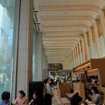 Bummei Dou Kafe - 大きなガラス窓に高い天井で解放感があります