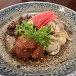 大衆中遊華食堂 八戒 - マグロ、鯨、帆立の山椒オイル漬け